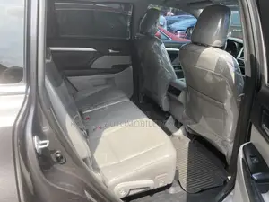 Toyota Highlander XLE V6 4x2 (3.5L 6cyl 6A) 2016 Gray