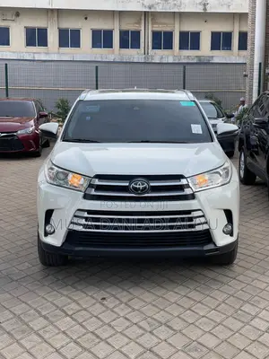 Toyota Highlander XLE 4x2 V6 (3.5L 6cyl 8A) 2018 White