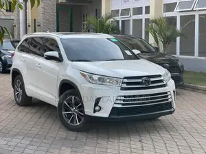Toyota Highlander XLE 4x2 V6 (3.5L 6cyl 8A) 2018 White