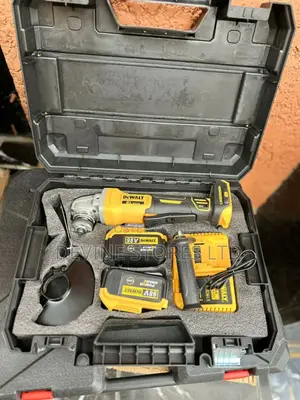 41⁄2 Dewalt Cordless Angle Grinder Machine