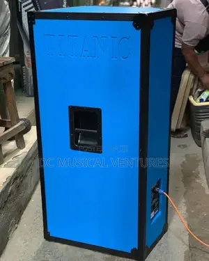 Professional Titanic Speaker TNT 215 