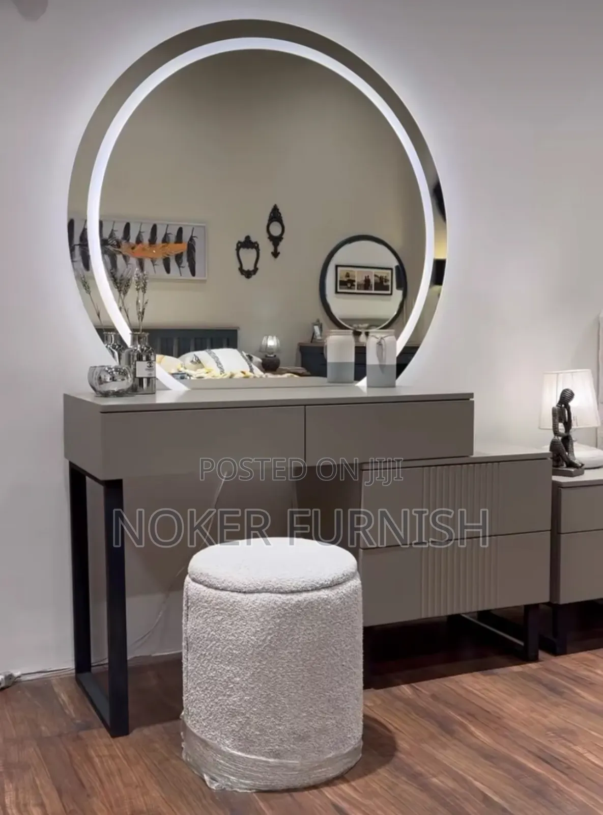 Vanity Dresser Table With Mirror