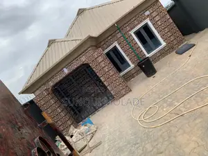 5bdrm Bungalow in Ayobo for sale