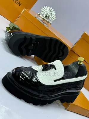 Photo - Men's Louis Vuitton Leather Shoe