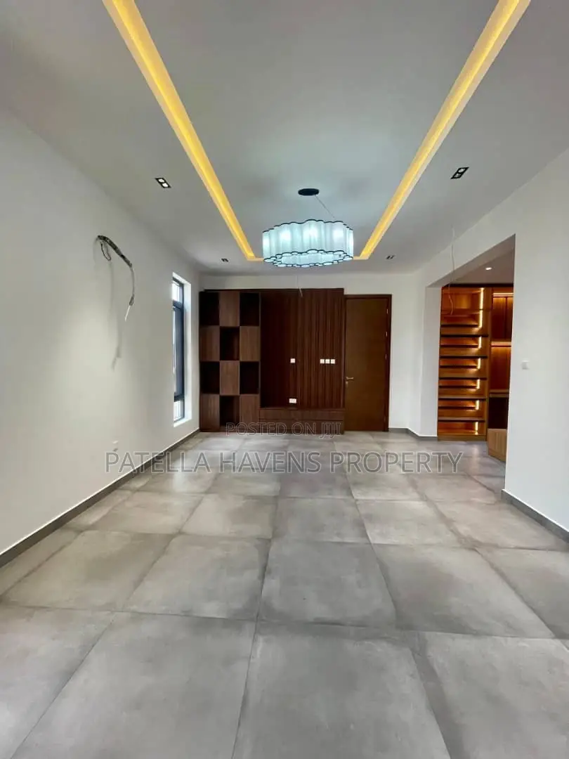 Gloriously Built 6bedroom Duplex