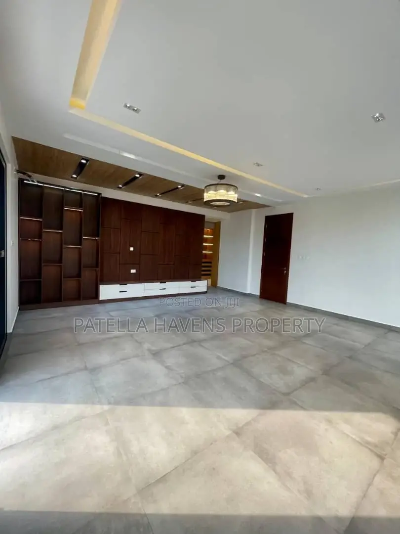 Gloriously Built 6bedroom Duplex