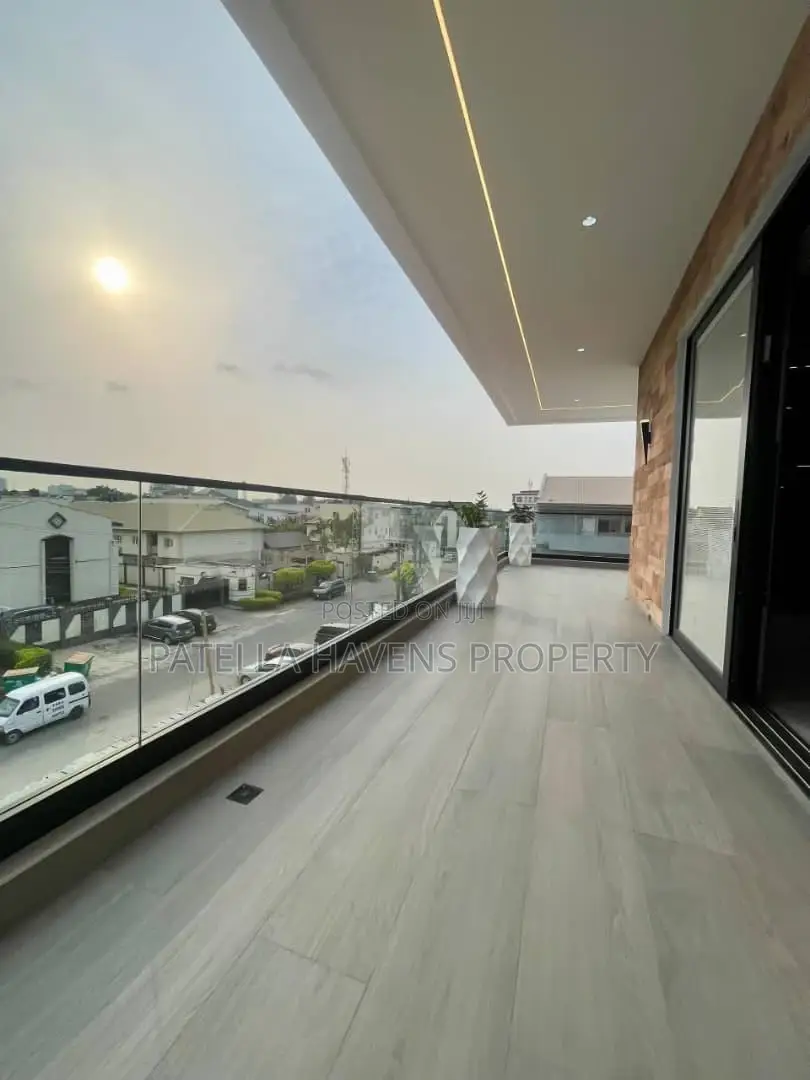 Gloriously Built 6bedroom Duplex