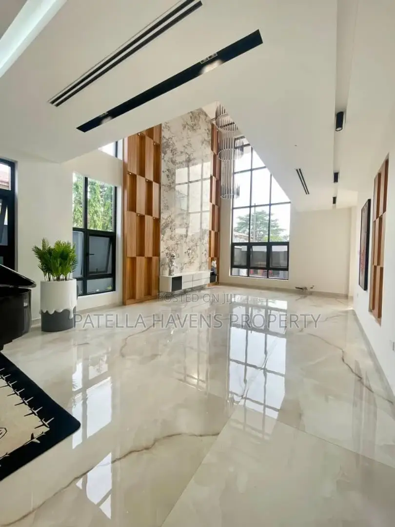 Gloriously Built 6bedroom Duplex