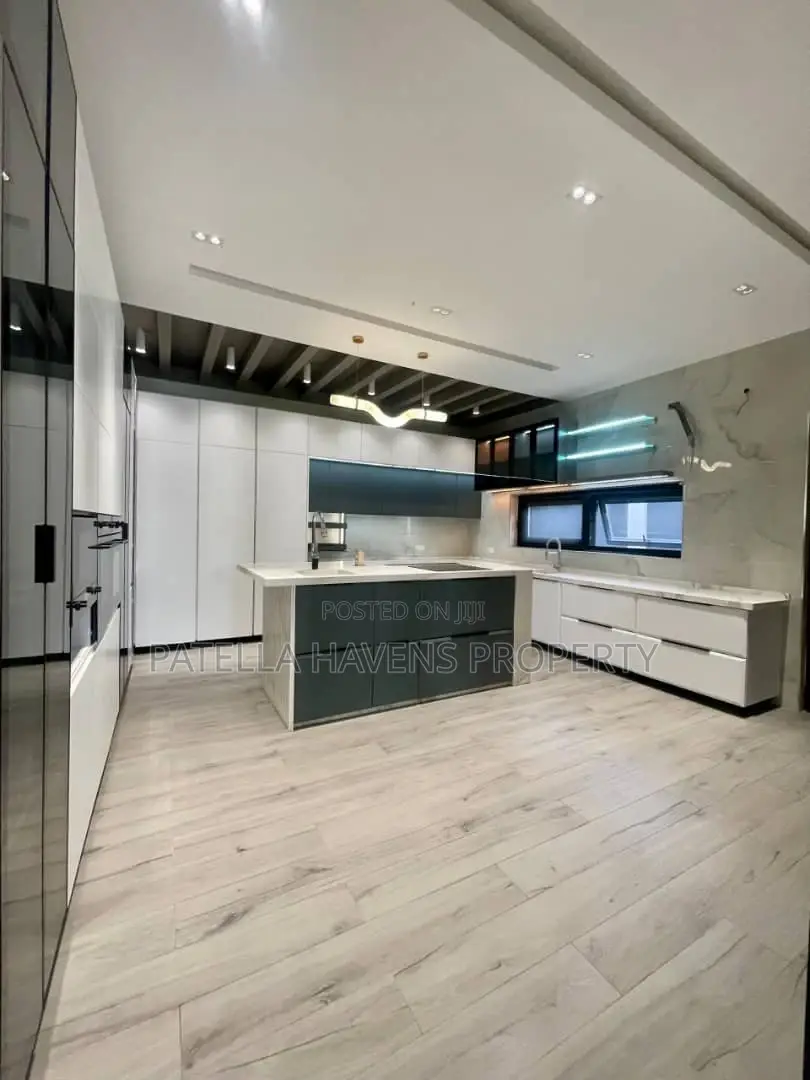 Gloriously Built 6bedroom Duplex