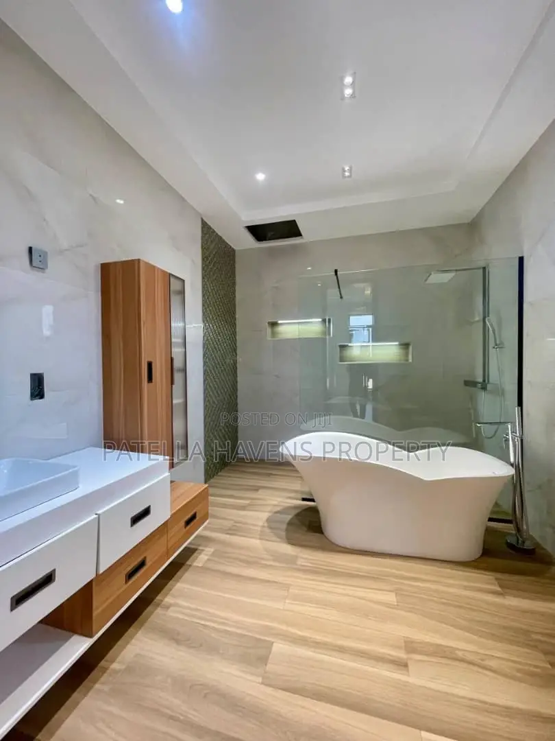 Gloriously Built 6bedroom Duplex