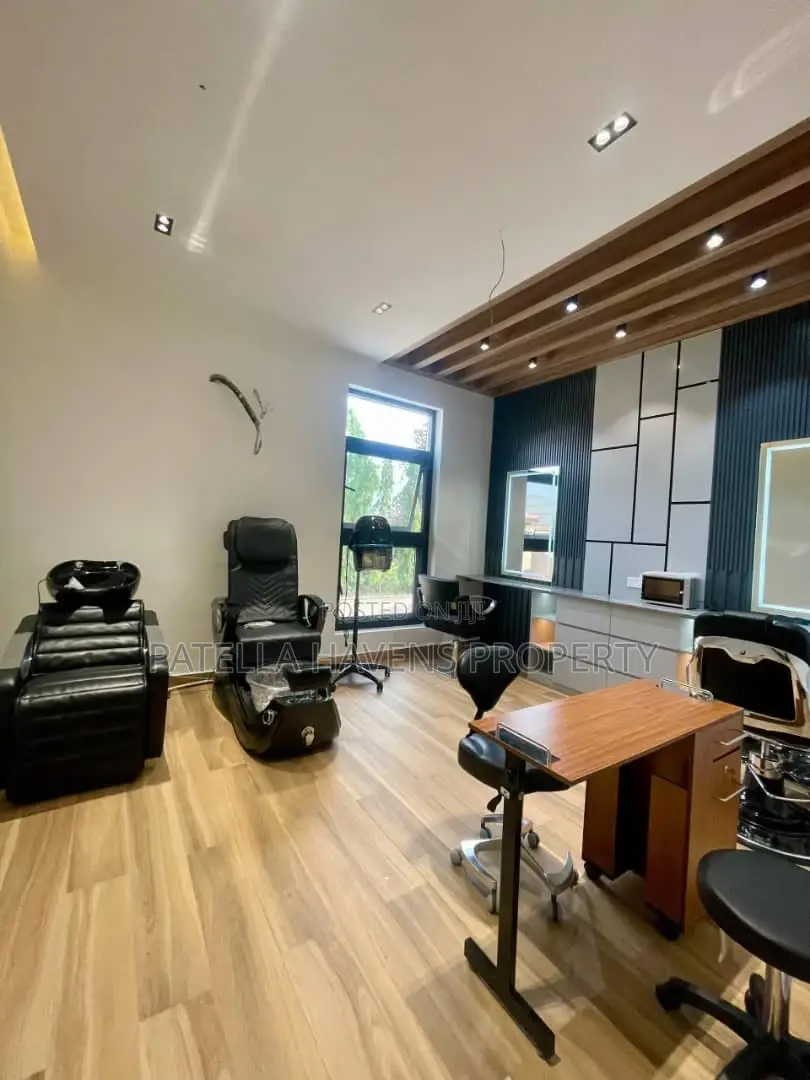 Gloriously Built 6bedroom Duplex