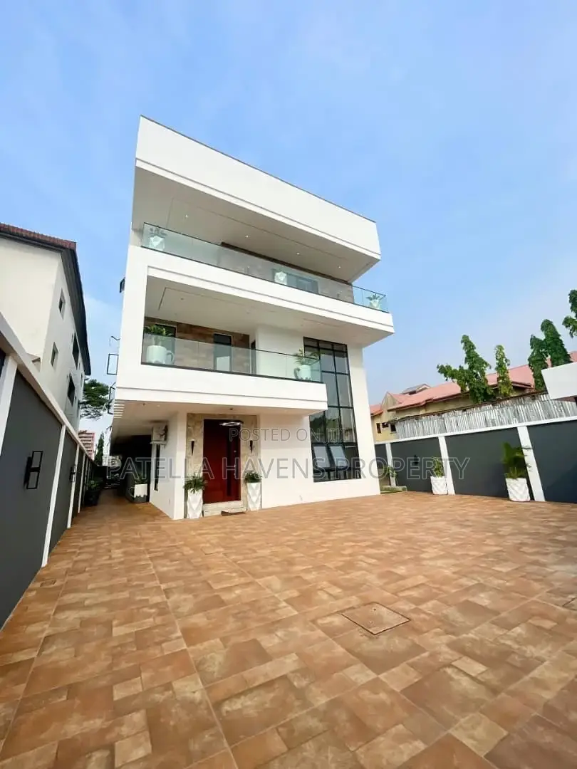 Gloriously Built 6bedroom Duplex