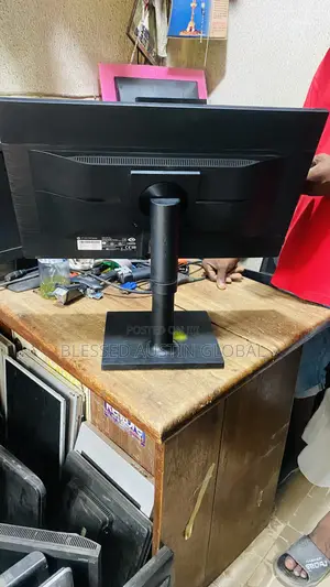 24 Inches HP Frameless Monitor