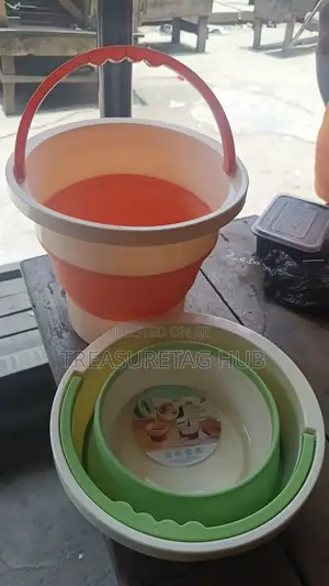 Collapsible Silicone Bucket