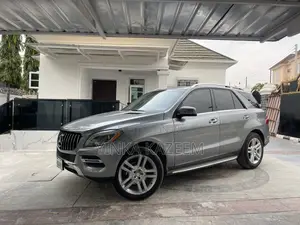 Photo - Mercedes-Benz M Class ML350 4dr SUV (3.5L 6cyl 7A) 2015 Gray