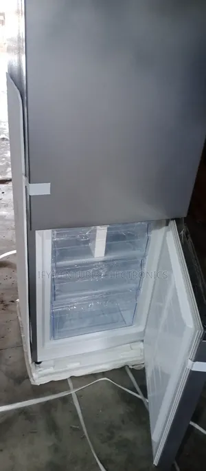225 Liters, Hisense Double Door, Bottom Freezer Refrigerator