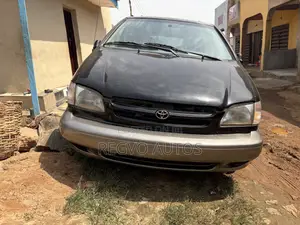 Toyota Sienna 1999 Black