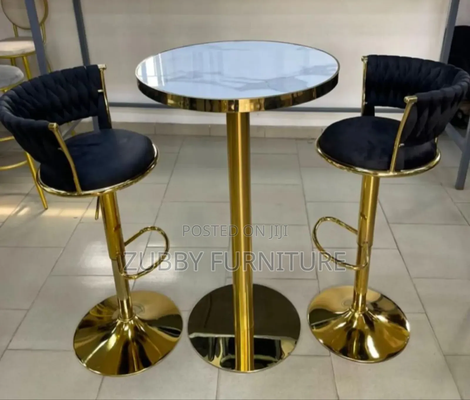 Classic Bar Chairs and Table With Good Quality