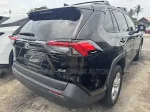 Toyota RAV4 XLE AWD 2020 Black