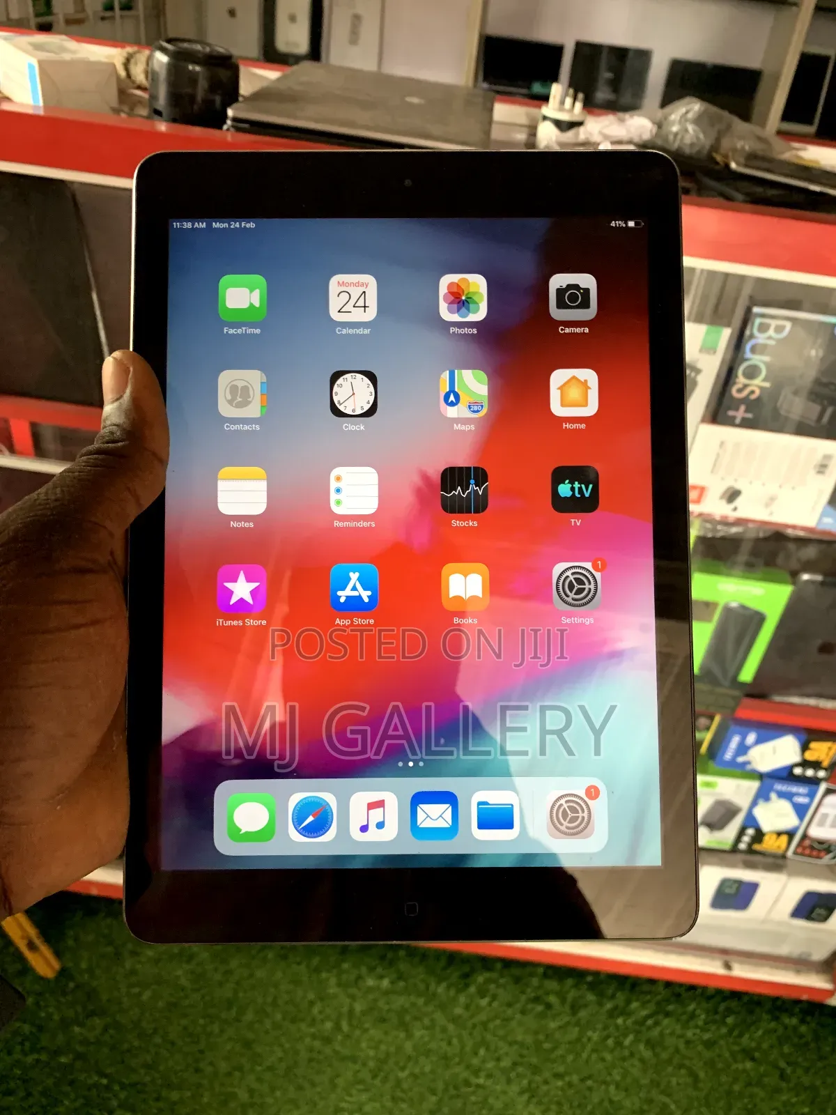 Apple iPad mini 4 32 GB Gray