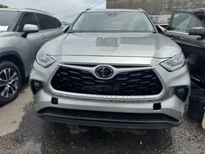Toyota Highlander XLE 2021 Silver