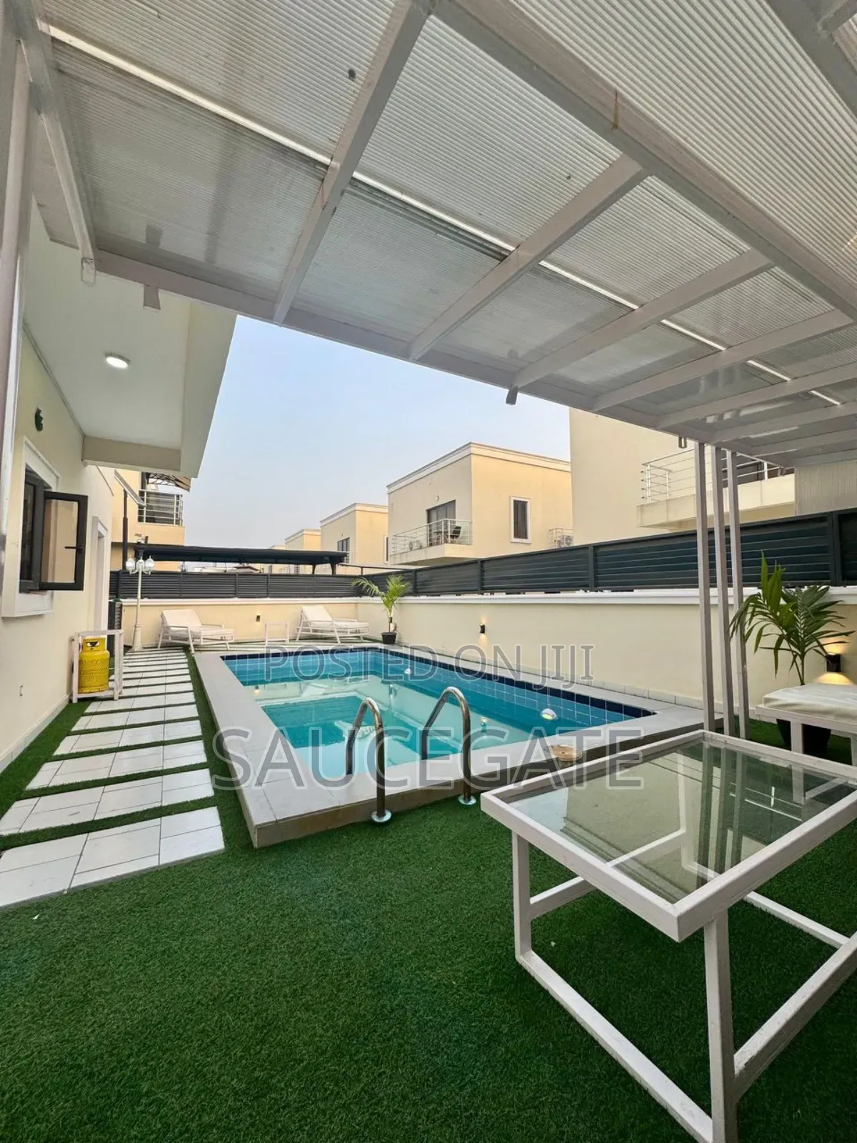 Shortlet 4 Bed and 2 Bed Chevron Axis