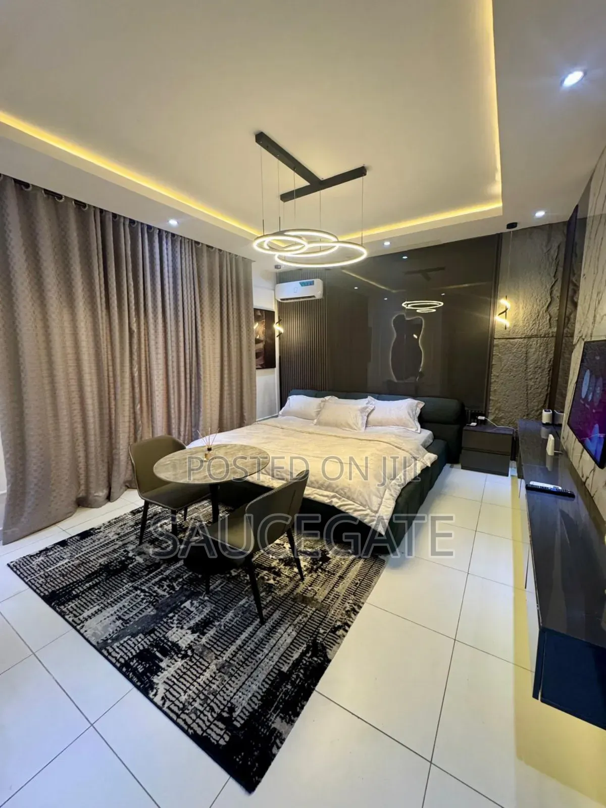 Shortlet 4 Bed and 2 Bed Chevron Axis