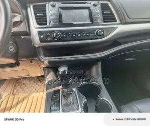 Toyota Highlander LE 4x2 (2.7L 4cyl 6A) 2016 Black