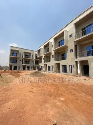 4bdrm Duplex in Gaduwa for sale