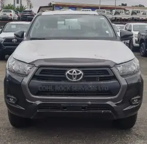 New Toyota Hilux 2025 Black