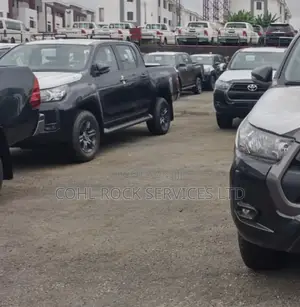 New Toyota Hilux 2025 Black