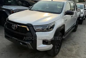 New Toyota Hilux 2025 White