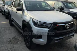 New Toyota Hilux 2025 White