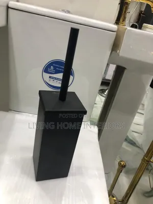 U N Matte Black Toilet Brush