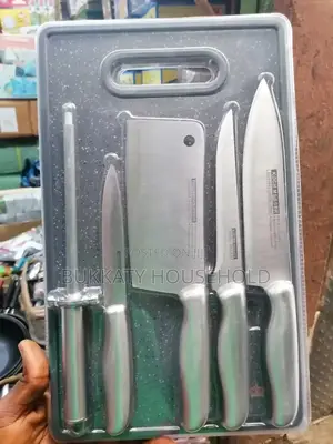 Original Set of Knives and Chopping Board