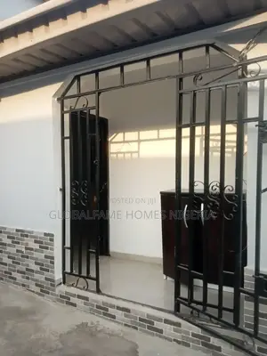 1bdrm Block of Flats in Onishon Phase 1 for rent