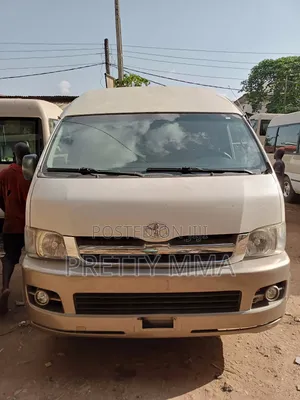 Toyota HiAce 2018 Beige