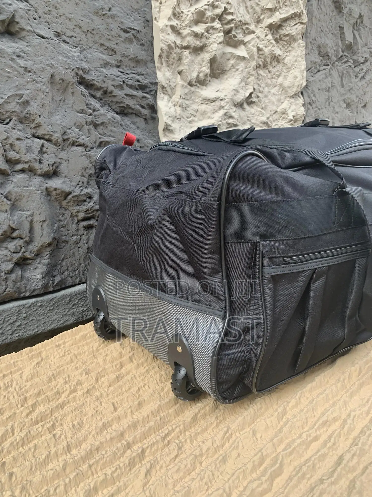 Large Omaya Black Duffle Back With Wheels And Trolley