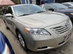 Photo - Toyota Camry 3.5 XLE 2008 Gold