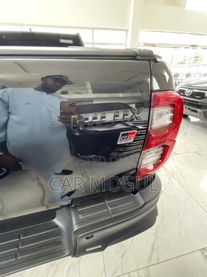 New Toyota Hilux 2024 Black