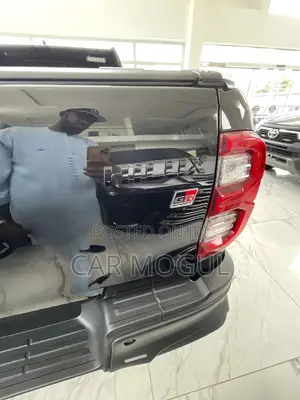 New Toyota Hilux 2024 Black
