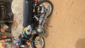 Photo - TVS HLX 125 2024 Black