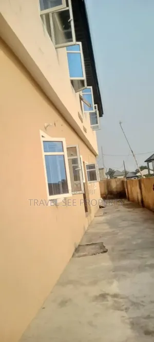 1bdrm Block of Flats in Private Estate for sale