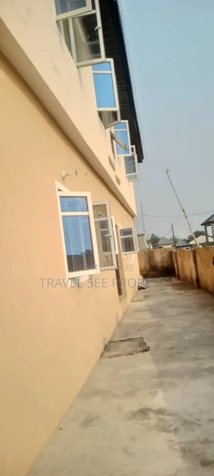 1bdrm Block of Flats in Private Estate for sale