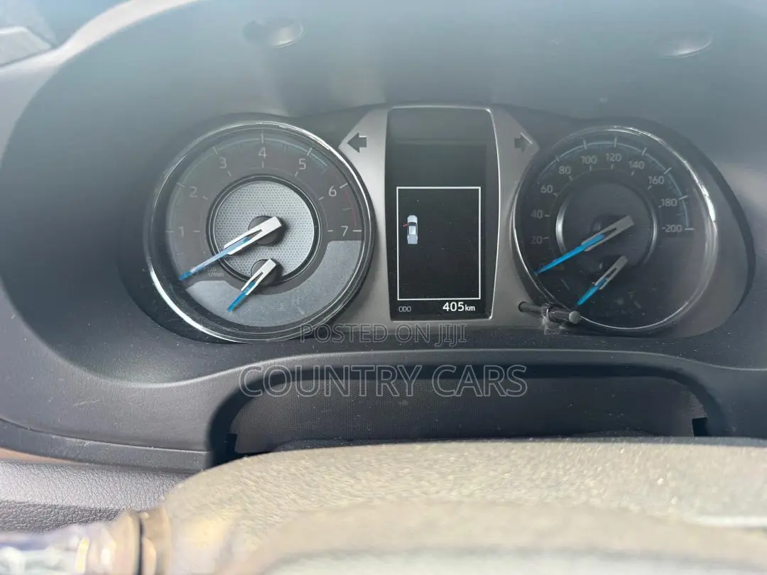 Toyota Hilux 2021 White