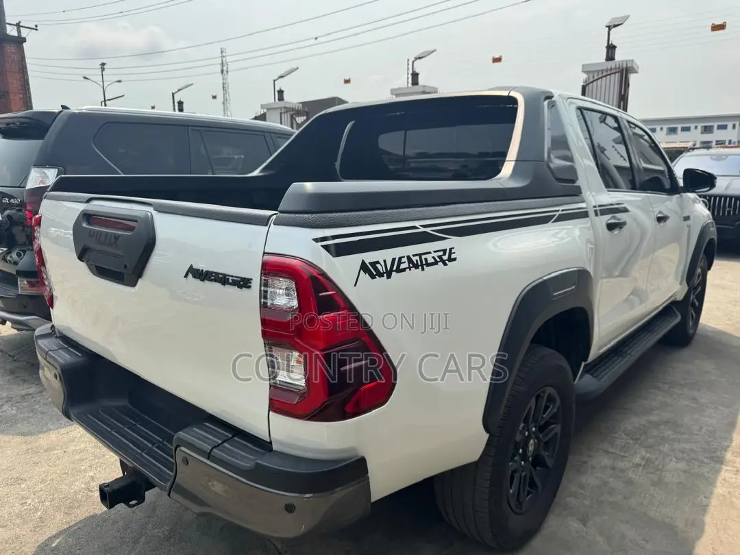 Toyota Hilux 2021 White