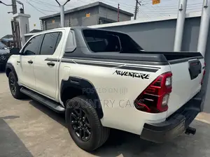 Toyota Hilux 2021 White