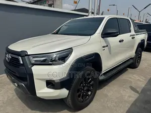 Toyota Hilux 2021 White