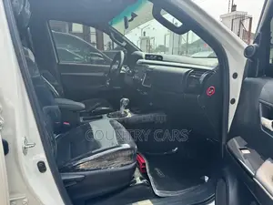 Toyota Hilux 2021 White