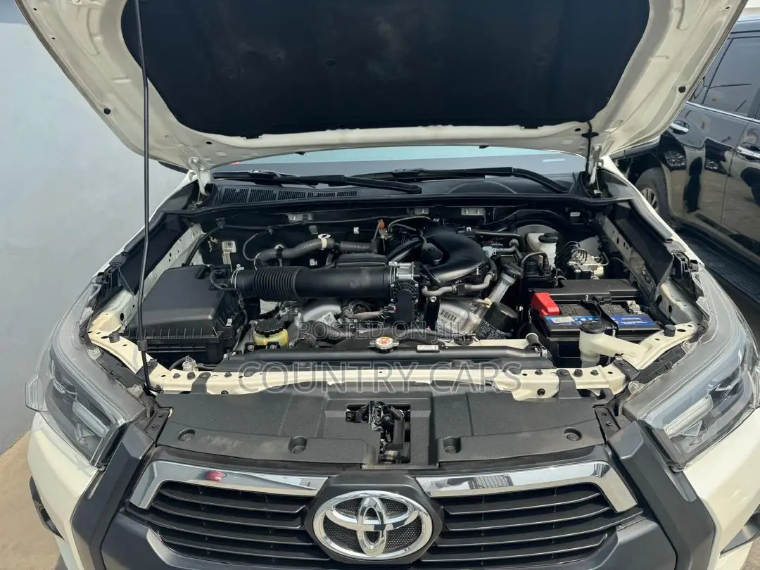 Toyota Hilux 2021 White